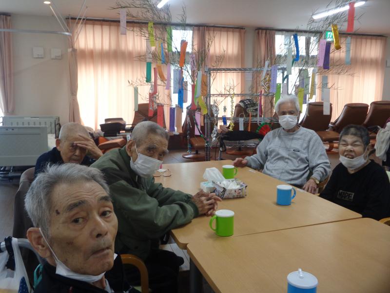 いこいの里古賀　【七夕の短冊飾りつけ】