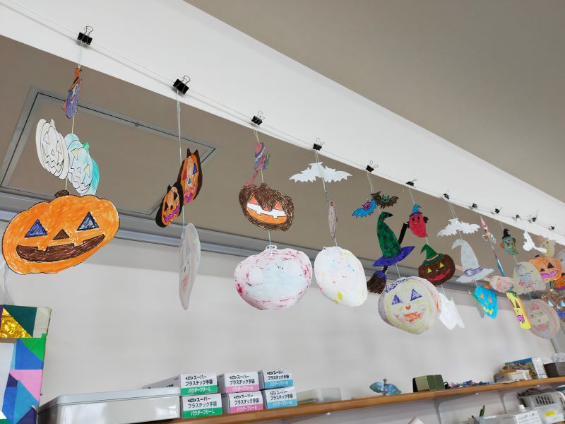 いこいの里徳吉　【ハロウィンのつるし飾り】